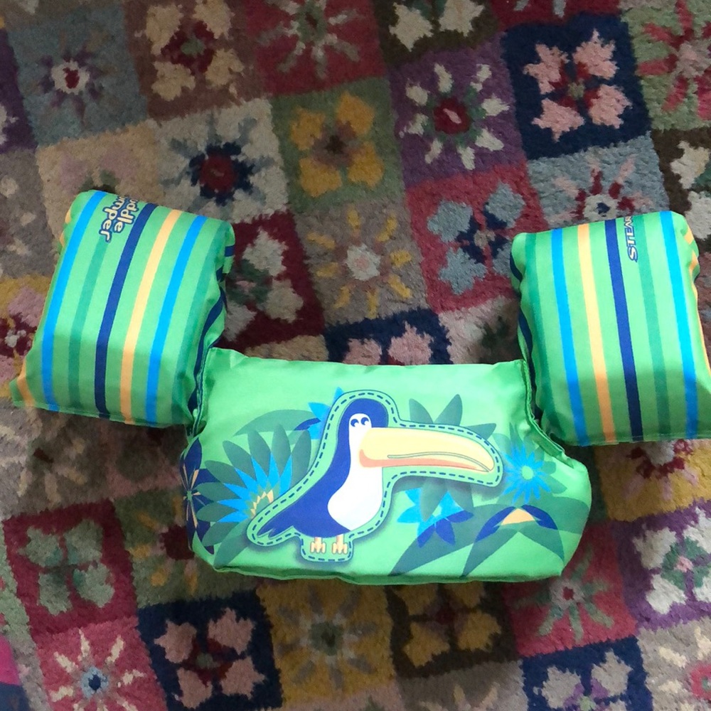 Stearns puddle jumper floatation device